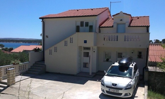 Banjol Apartment | Studio flat with terrace and sea view Banjol, Rab (AS-14134-a)