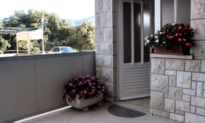 Cove Tri Zala (Zrnovo) Apartment | Studio flat with terrace Cove Vrbovica, Korčula (AS-9225-a)