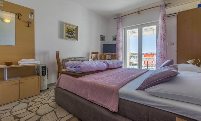 Selce Apartment | Studio flat with terrace and sea view Selce, Crikvenica (AS-2356-a)