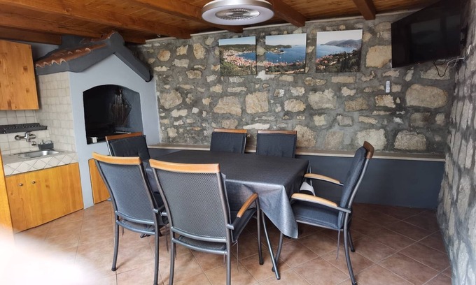 Cove Rogacic Apartment | Studio flat with terrace Vis (AS-19923-a)