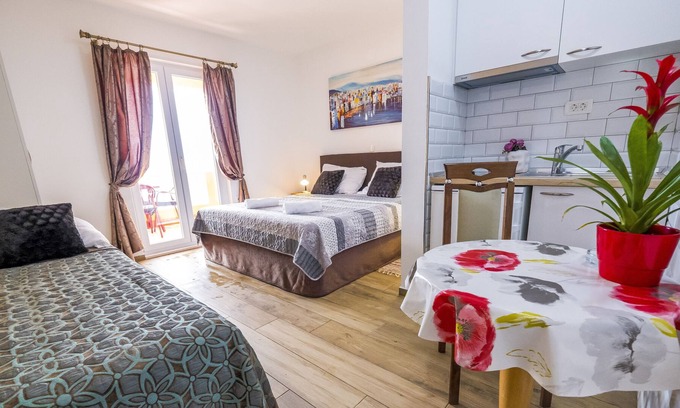 Zupa dubrovacka Apartment | Studio for 2 adults with beautiful sea view and swimming pool