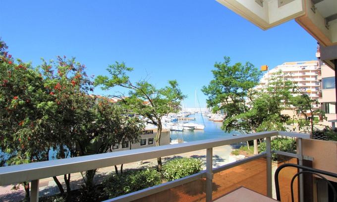 Le Port Apartment | Studio for 4 with marina view