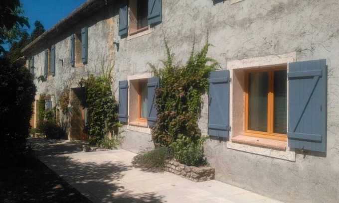 Salon-de-Provence Apartment | Studio for two people in "Mas des Orchards" with garden and pool