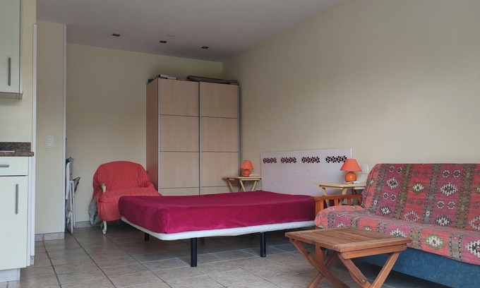 Escos Apartment | Studio for two, in the countryside. Pets allowed
