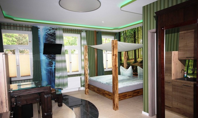 Neuschonefeld Apartment | Studio Forest - Romantic Apartments in Leipzig, *2km to the city center*
