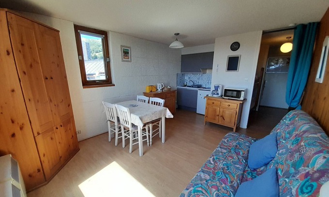 Besse-et-Saint-Anastaise Apartment | STUDIO CABINE aux pieds des pistes 200B