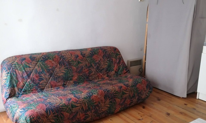 Prats-de-Mollo-la-Preste Apartment | Studio close to all amenities - swimming pool, shops, restaurant.