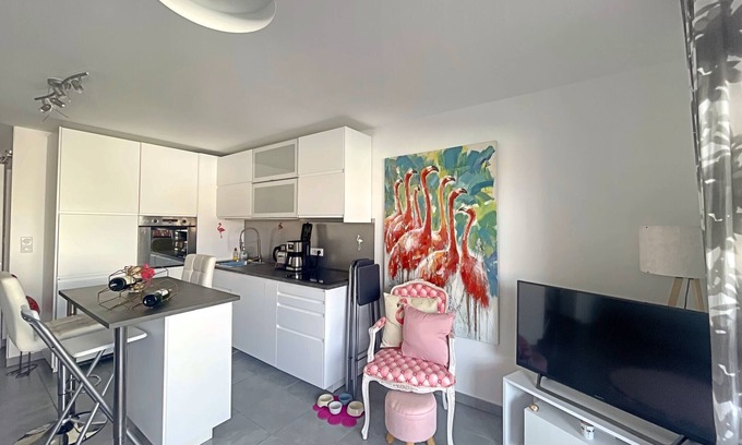Saintes-Maries-de-la-Mer Apartment | Studio for 3 near sea with parking and air conditioning