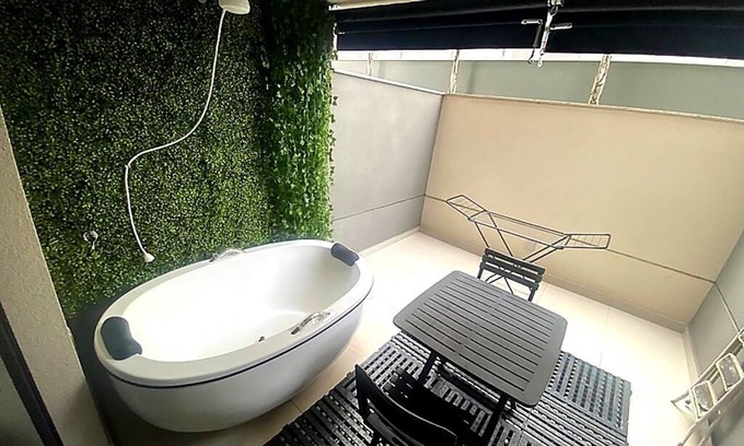 Vila Mariana Apartment | Studio Garden com Spa e Ducha na Área Privativa Externa. Metrô Vila Mariana