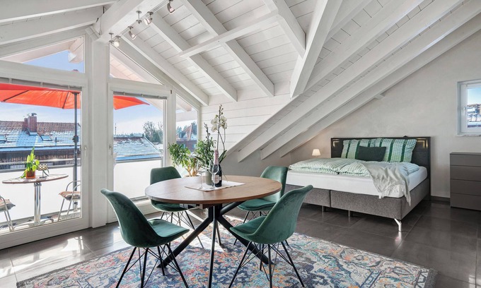 Munchen District Apartment | Studio 'Hofolding' with Balcony and Wi-Fi