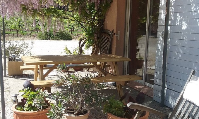 Pierrefeu-du-Var Apartment | Studio in a vineyard