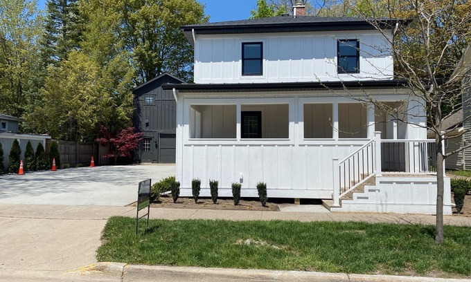 Saugatuck Apartment | Studio in Downtown (Haven Suites · Saugatuck)