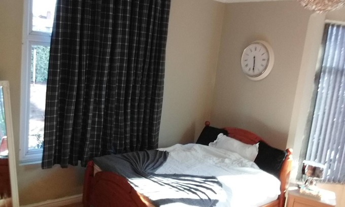 Headingley Apartment | Studio in Leeds - Sleeps 2