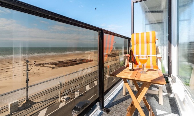 Raversijde Apartment | Studio in Ostend with Stunning Sea Views