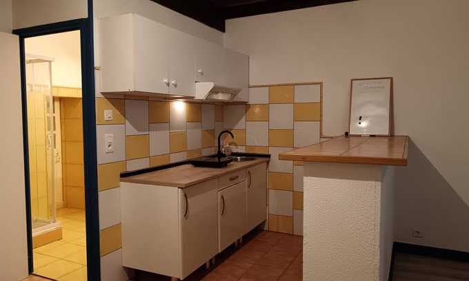 Castelnaudary Apartment | Studio in the old town center not far from the Canal du Midi
