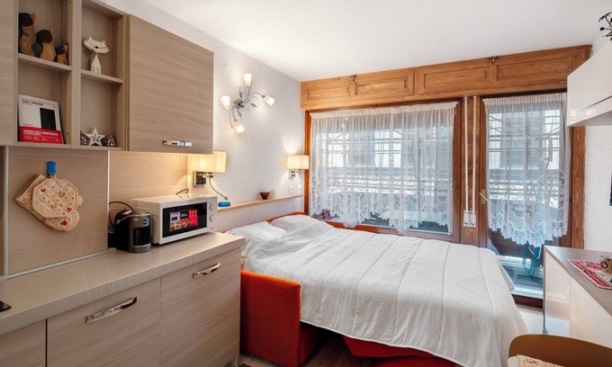 San Martino di Castrozza Apartment | Studio Apartment 'Appartamento Villa Neve' with Mountain View, Balcony and Air Conditioning