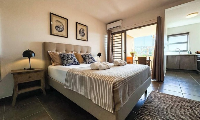 Pa'ofa'i Apartment | Studio Kohai - Town center, parking and AC