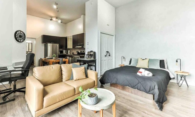 Gatineau Apartment | Studio l’industriel *Plafond de 12 pieds*
