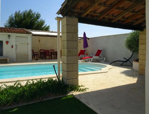 Rieux-Minervois Apartment | Studio l'Obrador 25 m2 - Cuisine & terrasse - accès piscine