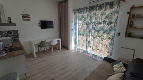 Les Pennes-Mirabeau Apartment | Studio la garrigue