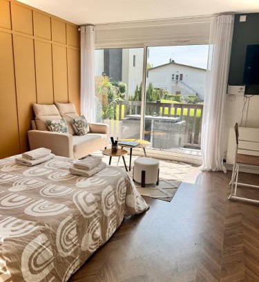 Courseulles-sur-Mer Apartment | Studio La Petite Oasis- Idéal couple - calme - balcon sud - lumineux - 10min du centre & plage - proche Centre Juno Beach - wifi
