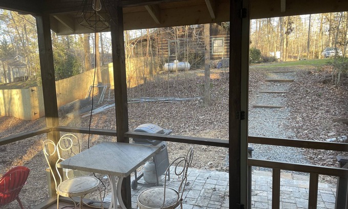 Milledgeville Apartment | Studio. lake view. screened porch 1/2 bath. Outside showerKitchenette