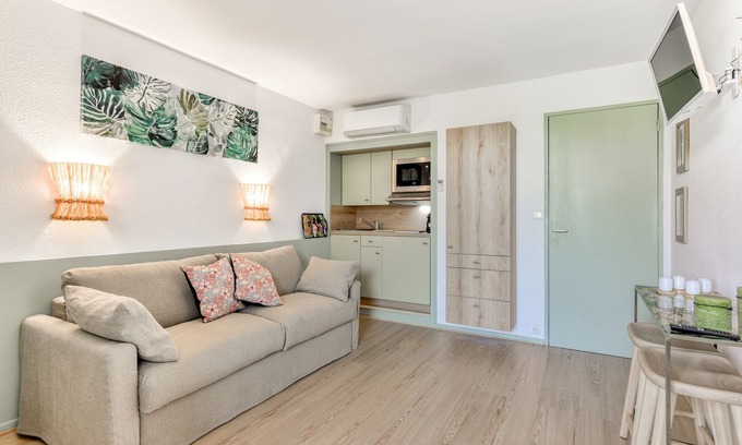 Saint-Pierre-la-Mer Apartment | Studio le Neptune - Appt à 100m de la plage