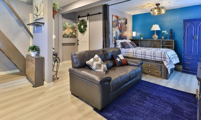 Central Arlington Apartment | Studio Loft 1br/1ba Hot Tub Hideaway, Hot Tub, Firepit, Deck, Outdoor Dining