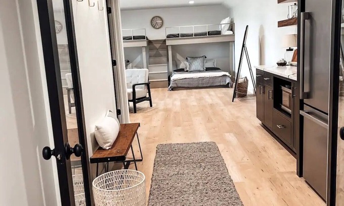 Peosta Apartment | Studio Loft great location just off Hwy 20.