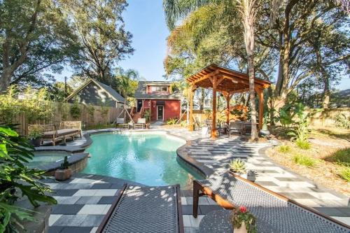 Urban Core Apartment | Studio loft w pool spa & gardens near downtown