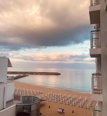 Golden Sands Apartment | Studio Mare 2