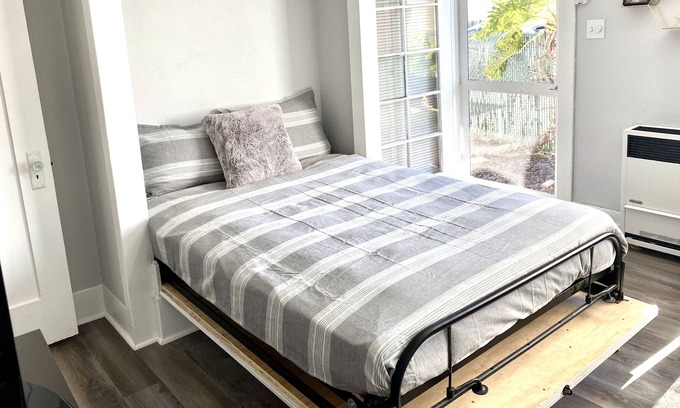 Central San Pedro Apartment | Studio Marina Proximity