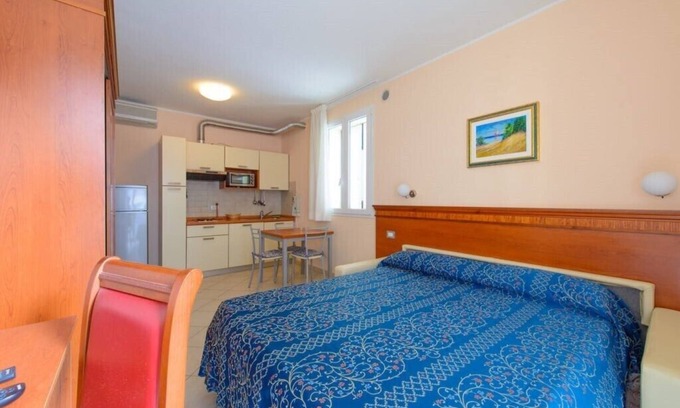 Viserbella Apartment | Studio, max 2 places, no balcony, 20 meters from the sea, in Viserba.