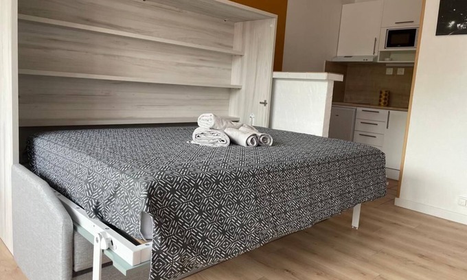 Neudorf Ouest Apartment | Studio Meublé Avec Balcon et Parking Schluthfeld