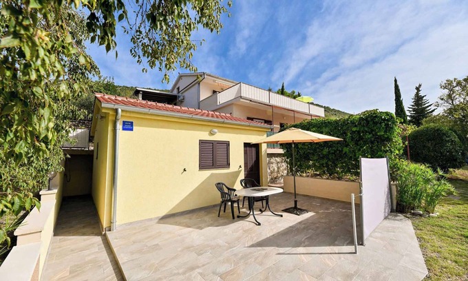Seline Apartment | Studio mit Klimaanlage und Terrasse