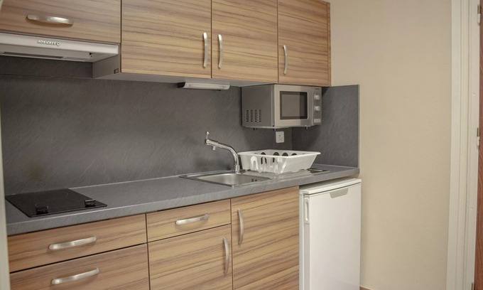 Luxeuil-les-Bains Apartment | Studio mit zwei Einzelbetten
