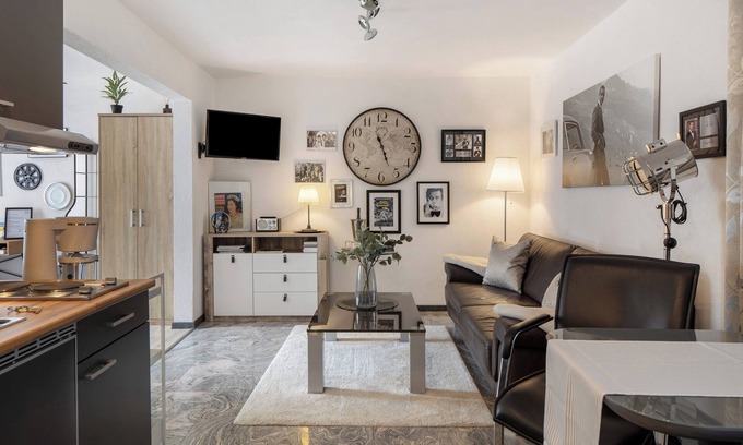 Breisach Apartment | Studio 'Moonraker' with Shared Terrace and Wi-Fi