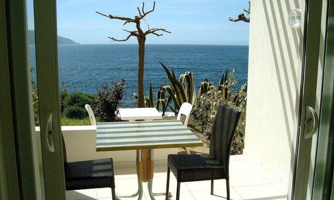 Casaglione Apartment | Studio N°1 in Tiuccia, waterfront, air-conditioned, wifi