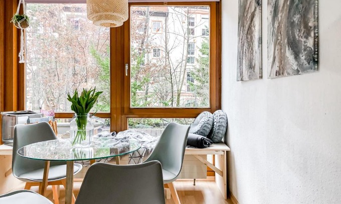 Wuerzburg Apartment | Studio near Altstadt/w Workspace, Feng-Shui & Art