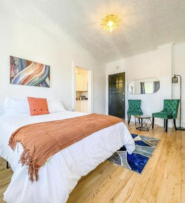 East Avenue Apartment | Studio Near Downtownwi-fiqueenbdhighfall