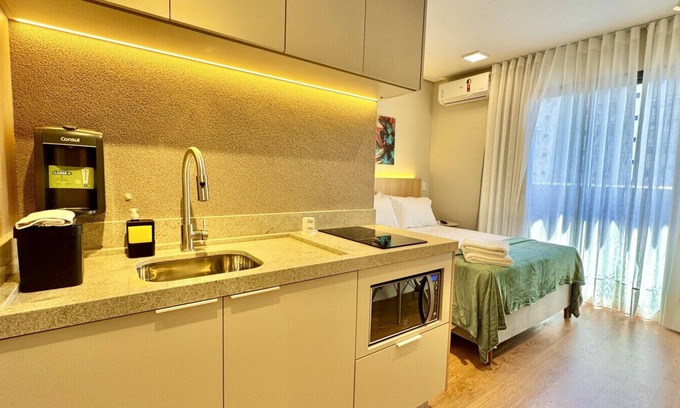 Matriz Apartment | Studio near Shopping Mueller complete with parking space and air conditioning