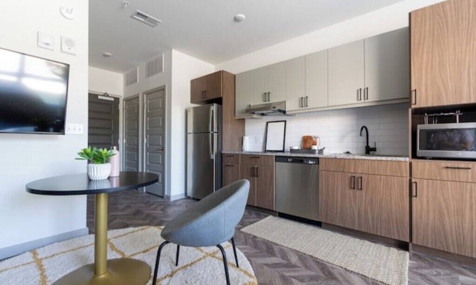 Urbana Apartment | Studio near UIUC/Yugo Guest Suites An