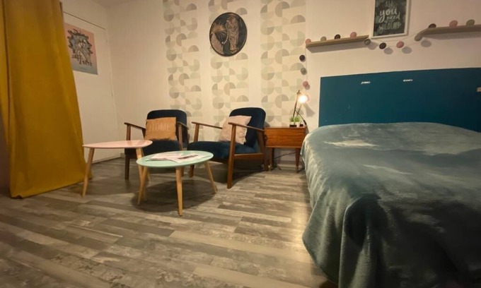 Lunel Apartment | Studio nestled in an interior courtyard with independent entrance, private patio