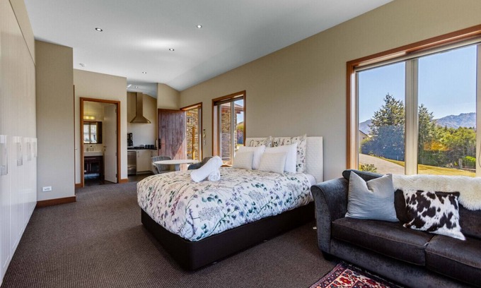 Wanaka House | Studio nestled in Ridgecrest