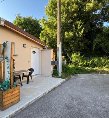 Poligny Apartment | Studio neuf très calme