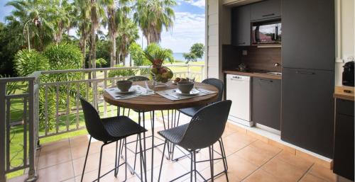 Gros Raisins Resort | Studio O'PALM