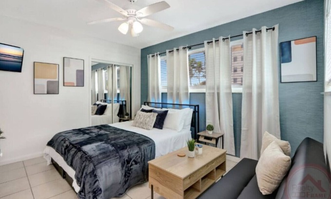Hollywood Apartment | Studio Oasis near Hollywood Boardwalk