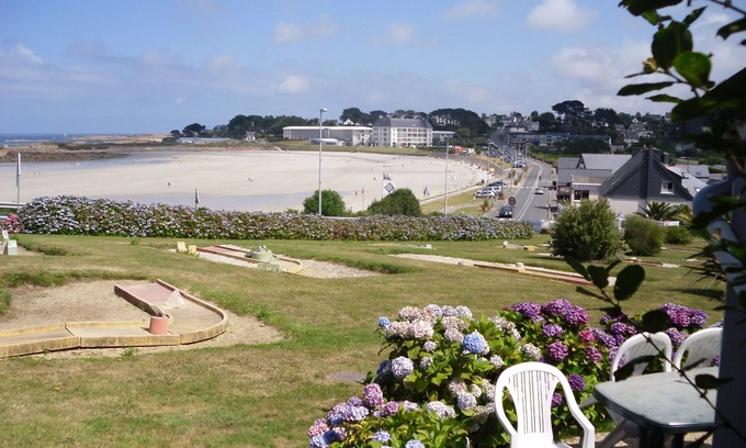 Le Ru House | STUDIO ON SEA FRONT, SWIMMING POOL, SAUNA . WEEK RENT