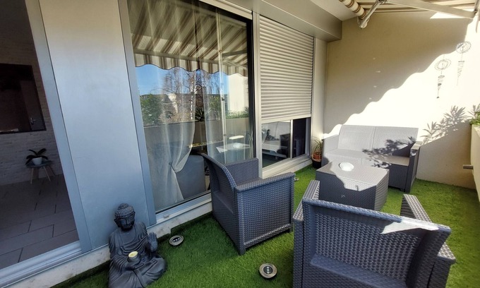 Moulins Apartment | Studio on the banks of the Allier