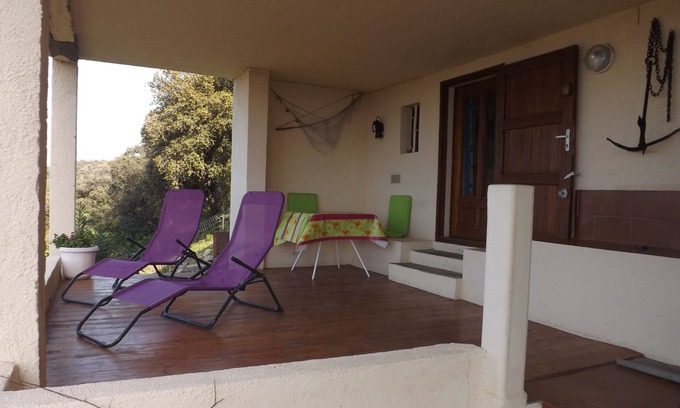 Corbara Apartment | STUDIO on the ground floor of a house on wooded grounds private parking